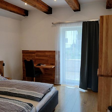 Weingut Thomas Brandl Bed & Breakfast Strass  Eksteriør bilde