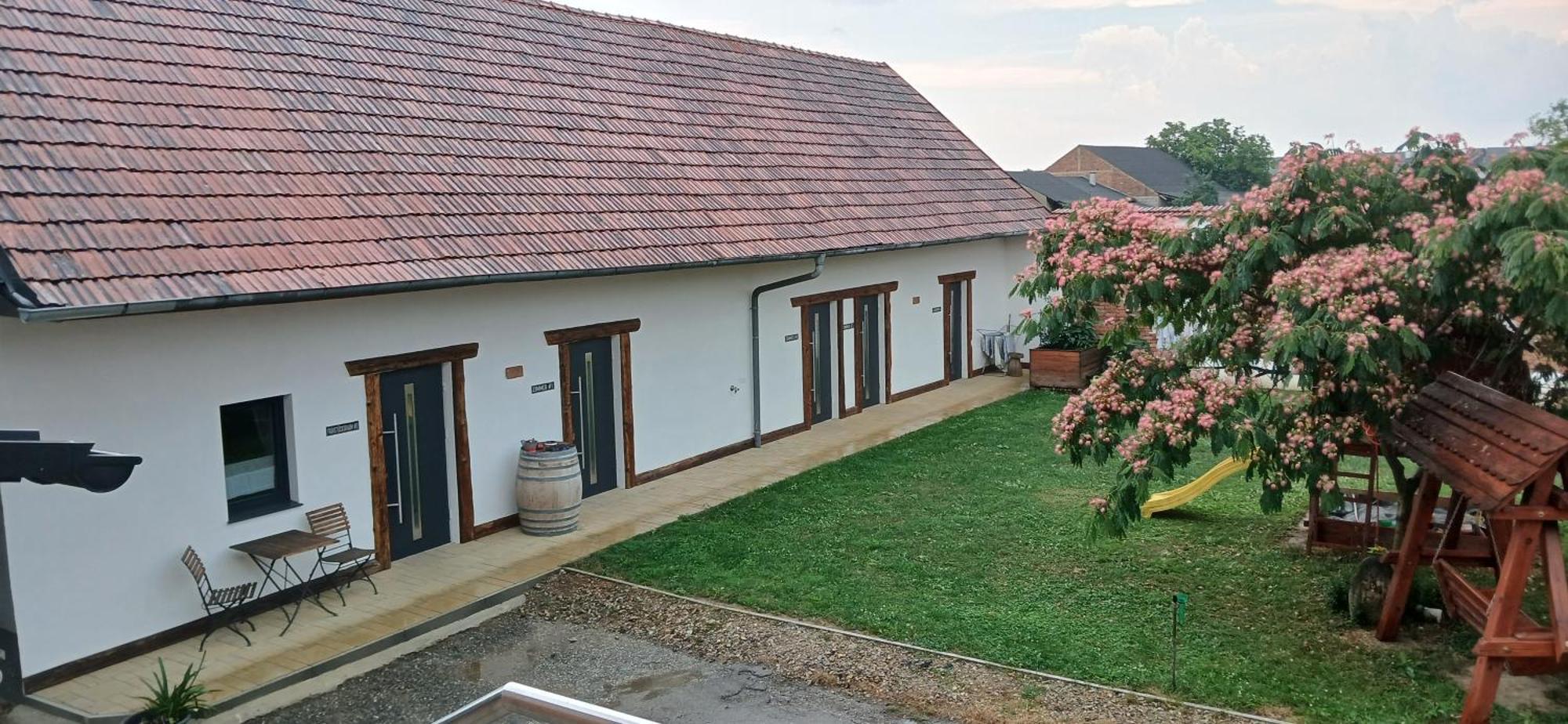 Weingut Thomas Brandl Bed & Breakfast Strass  Eksteriør bilde